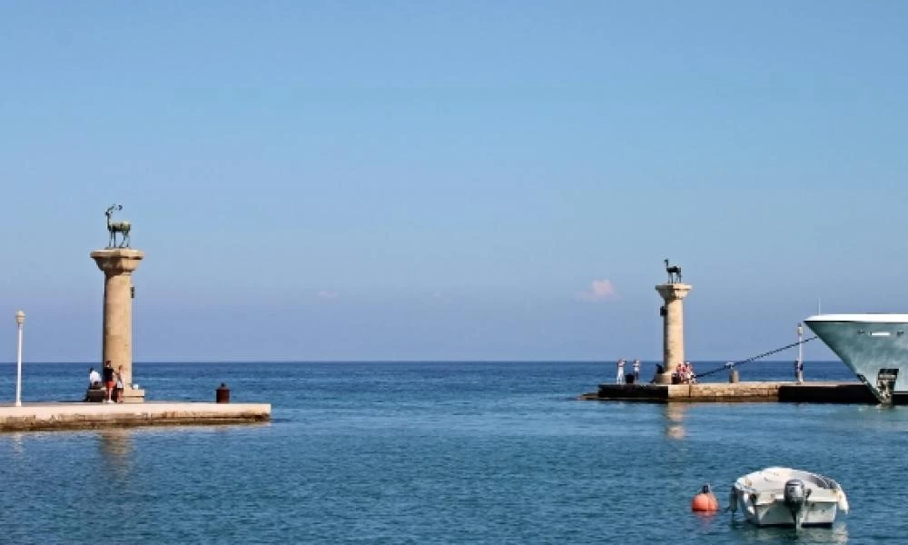 Ρόδος: Υποδέχθηκε το πρώτο κρουαζιερόπλοιο της σεζόν στο λιμάνι